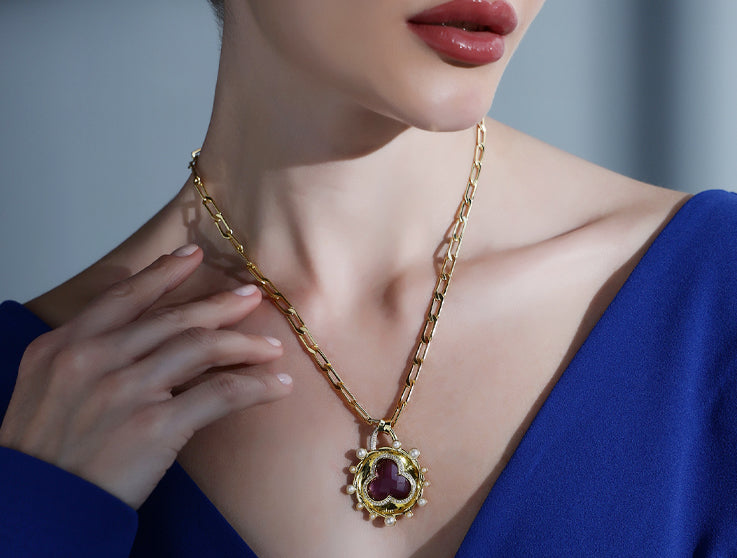 Victrix Golden Necklace