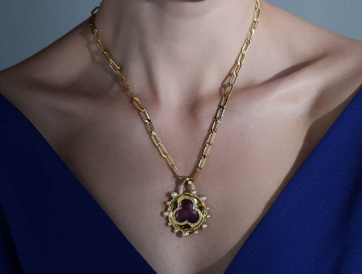 Victrix Golden Necklace