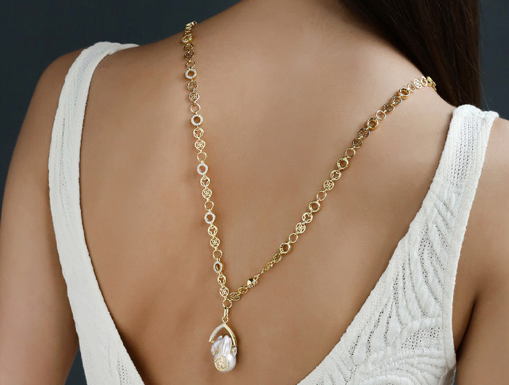 Charis Golden Necklace