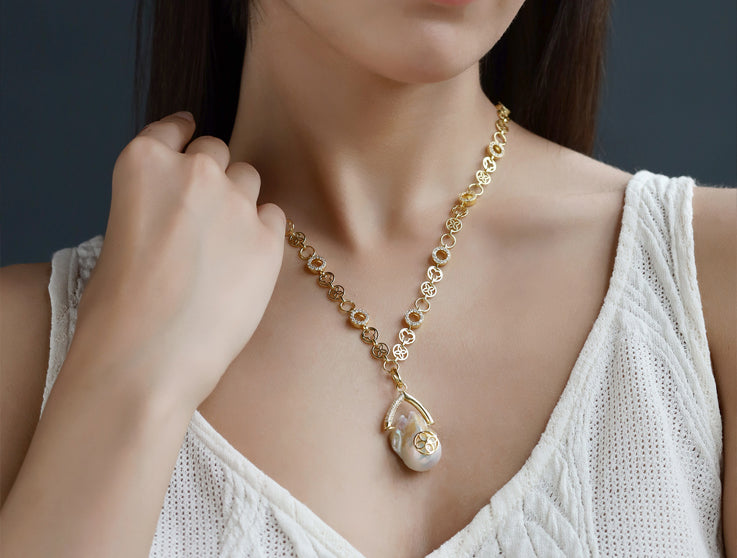 Charis Golden Necklace