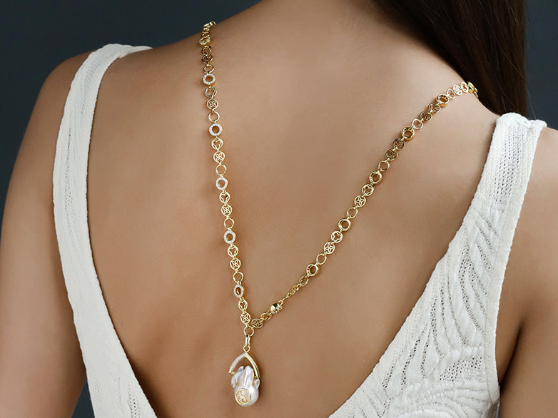 Charis Golden Necklace