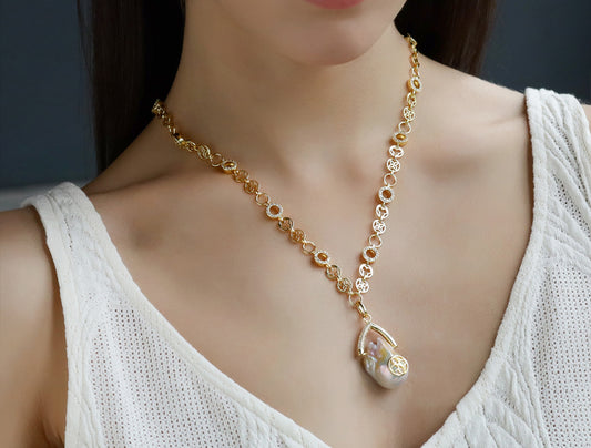 Charis Golden Necklace